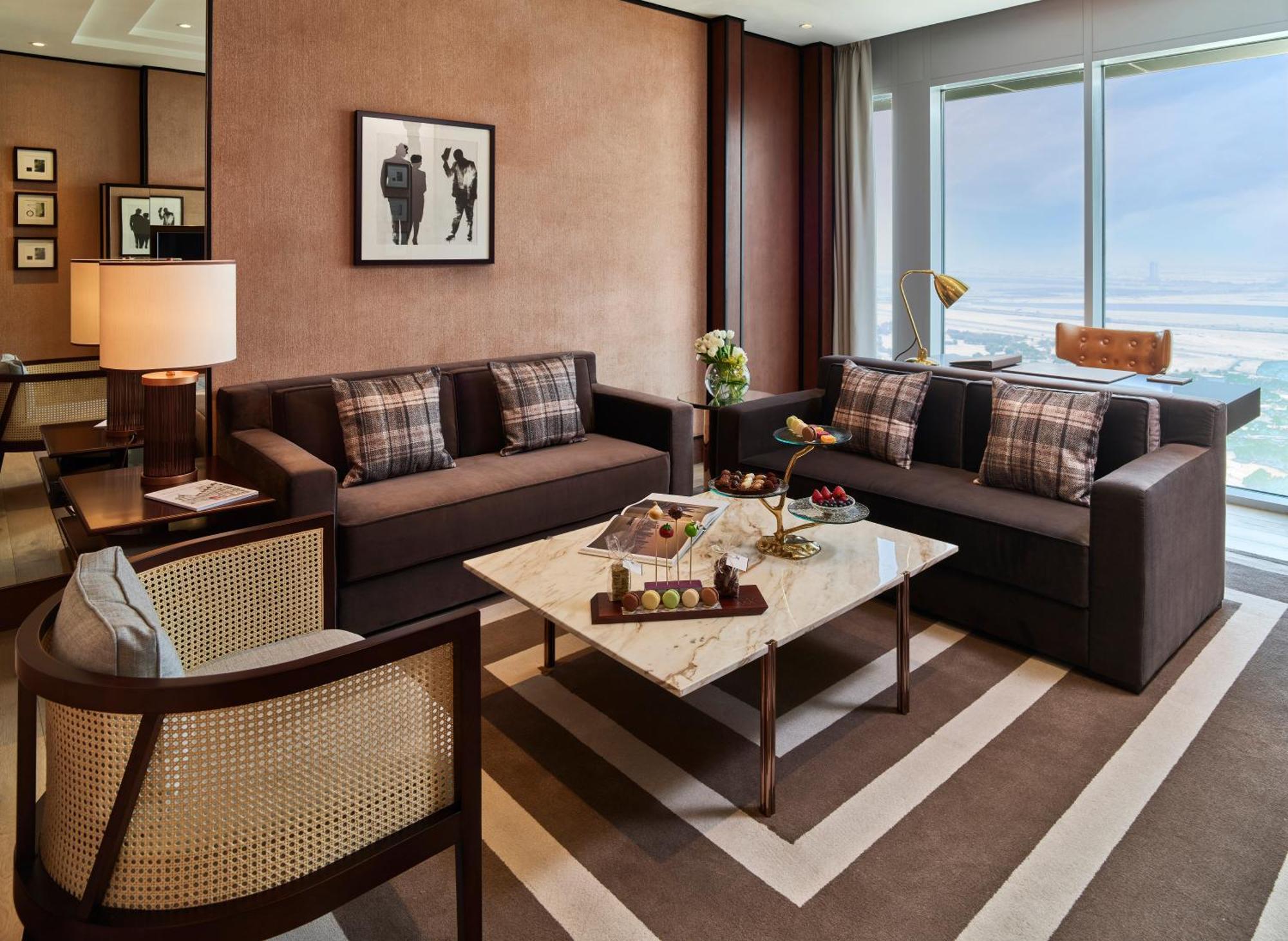Waldorf Astoria Dubai International Financial Centre Hotel Kültér fotó A living room at the Ritz-Carlton, DIFC